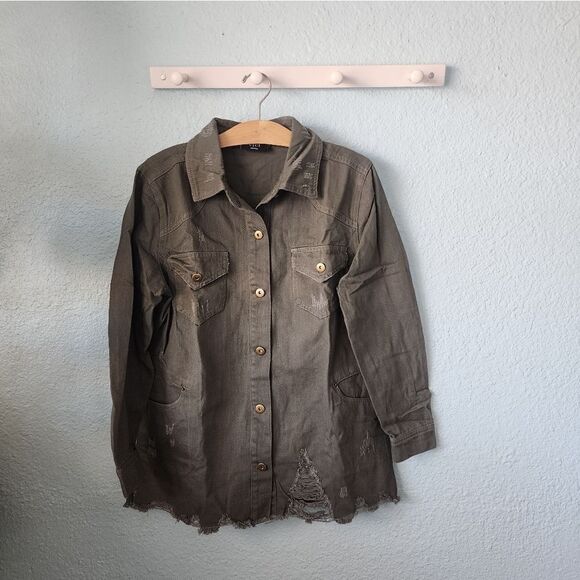 Vici NWOT distressed jacket (shacket) side pockets button front - Picture 5 of 13